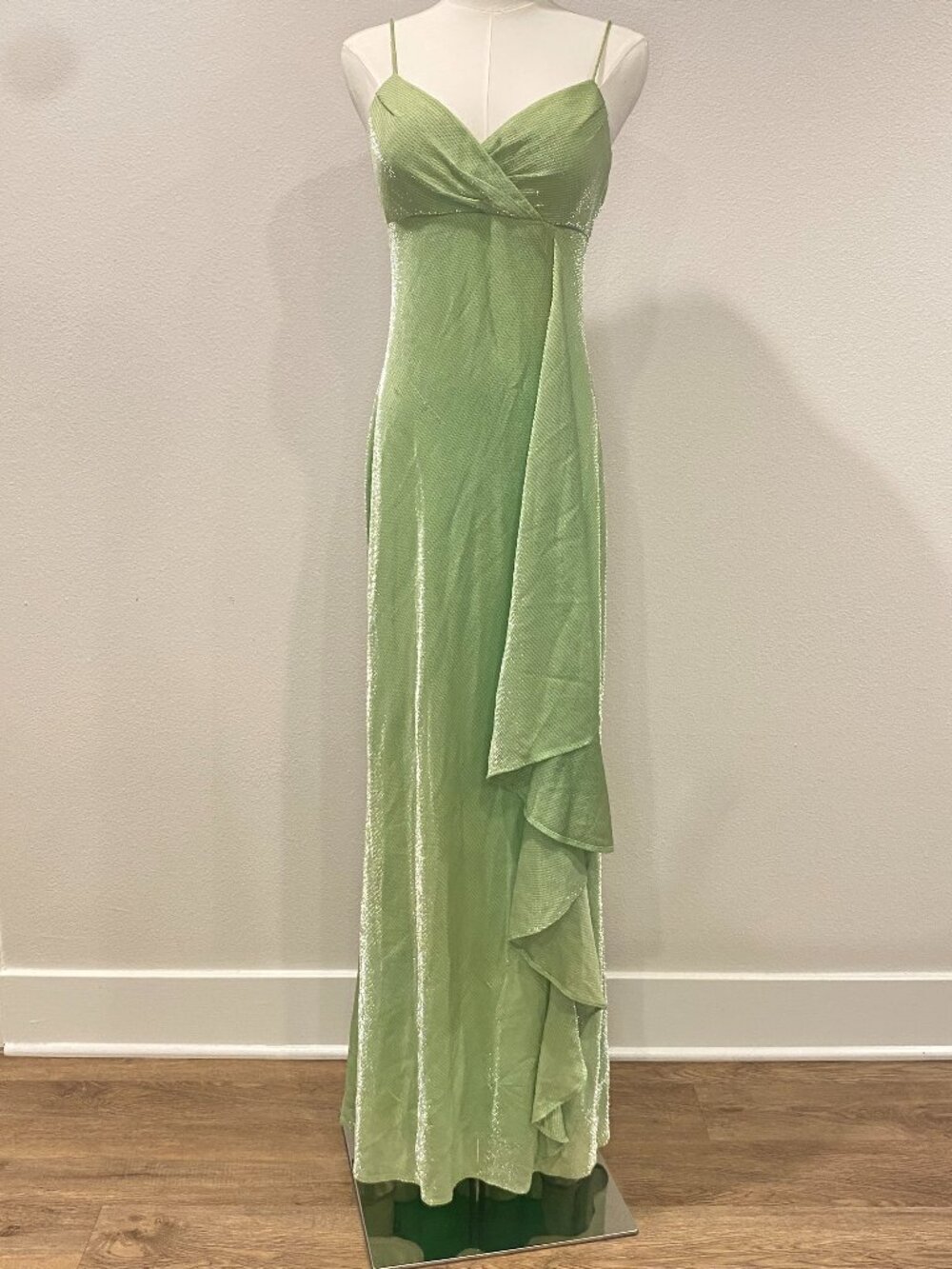 Vintage Dusk Shimmering Celery Green Ruffle Evening Gown – Size 7/8